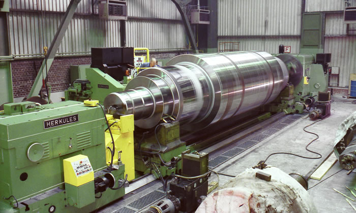 Weltweit größte Walzenschleifmaschine für Gontermann-Peipers, 1983